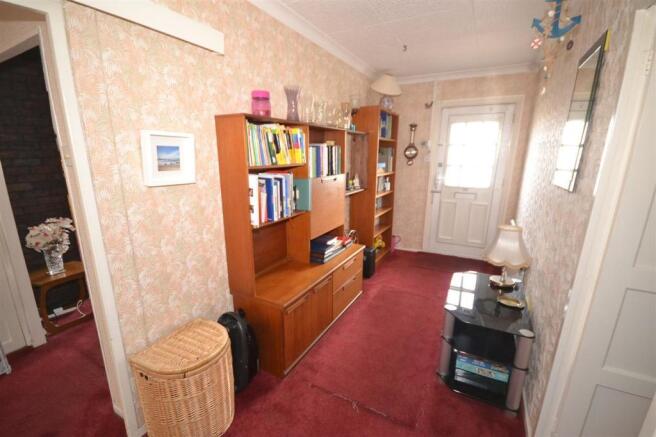 SPACIOUS HALLWAY