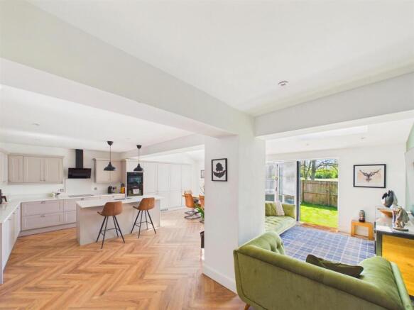 DINING KITCHEN/SNUG