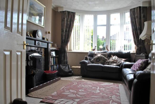 BAY FRONTED LOUNGE