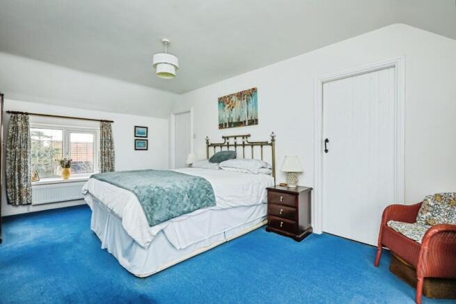 4 bed Link Detached House for sale Image 11