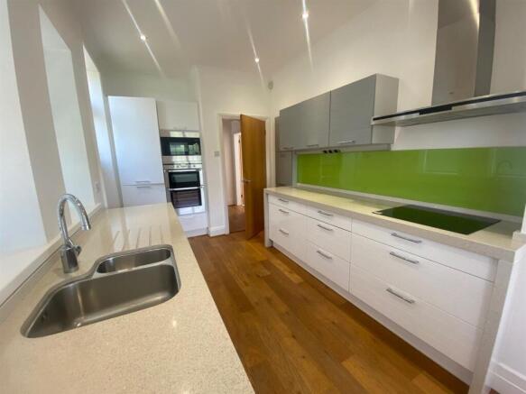 KITCHEN 1.jpg