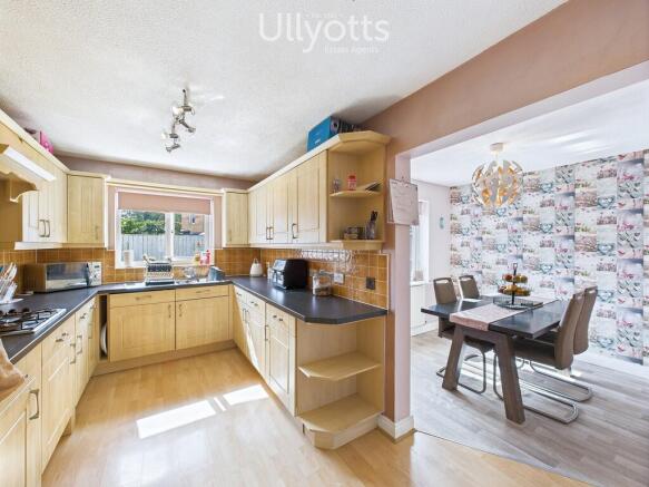 Kitchen into Dini...