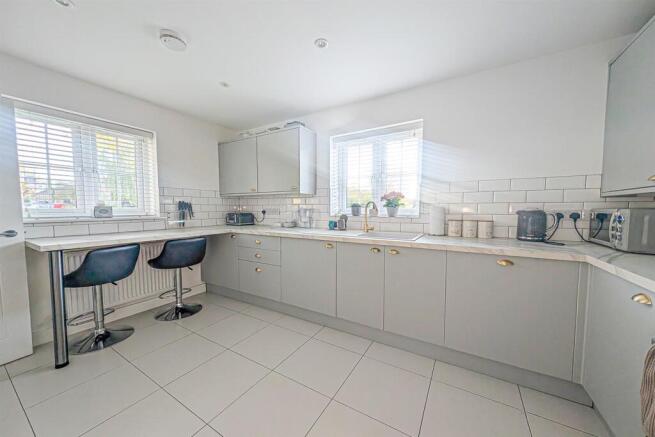 PXL_20251104_152831769.RAW-01 KIT.jpg