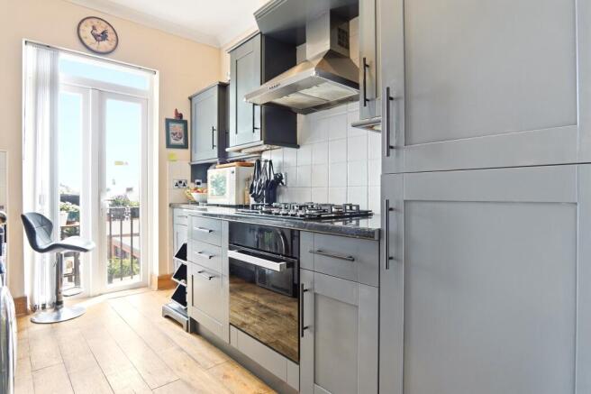 2 bed Flat for sale Image 8
