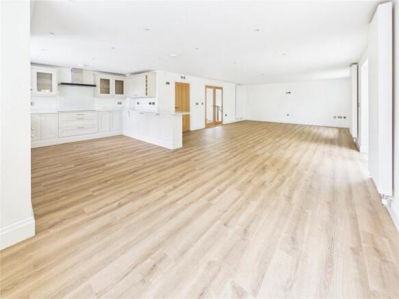 4 bed Detached for sale Image 8