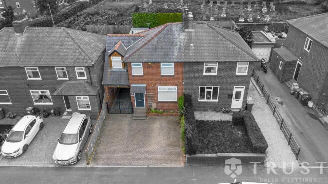 4 bed Semi-Detached for sale in dewsbury
