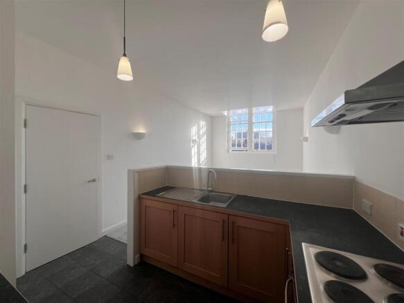 2 bed Apartment to rent Image 5