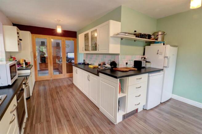 Kitchen 1.jpg