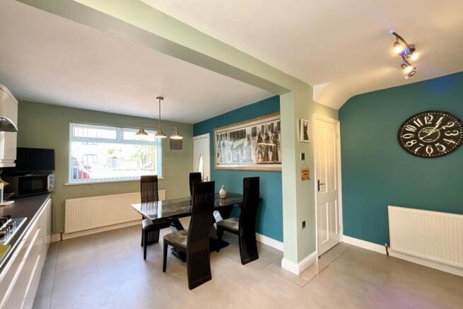 4 bed Semi-Detached for sale Image 9