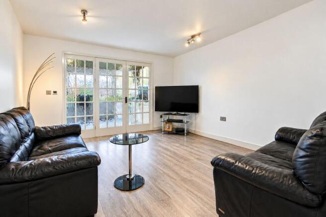 4-bed house on Radnor Close, Mitcham, CR4, £460,000