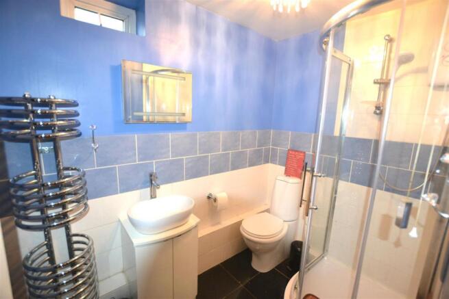 SHOWER ROOM & W/C