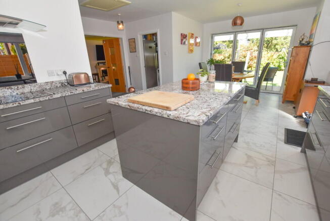 Gorsefield Close, Bromborough photo 4