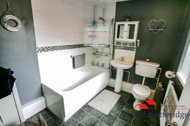 GROUND FLOOR BATHROOM