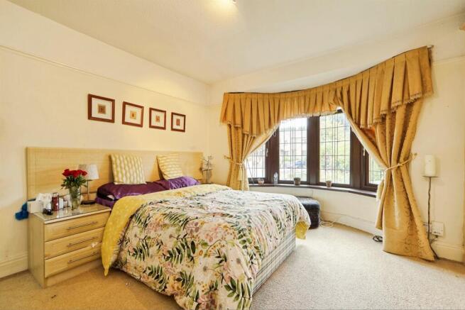 5 bed Detached for sale Image 9