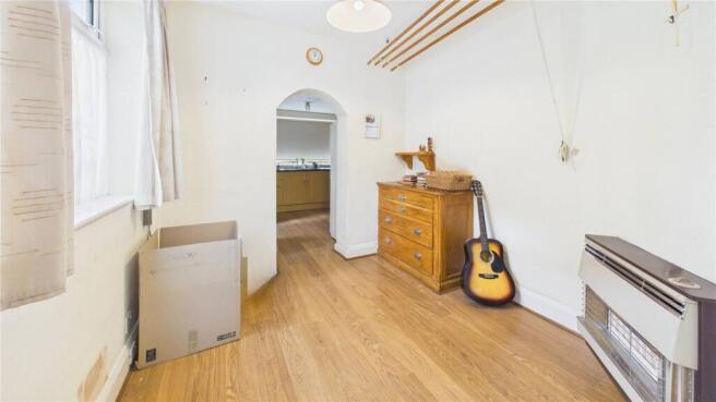 4 bed Semi-Detached for sale Image 5