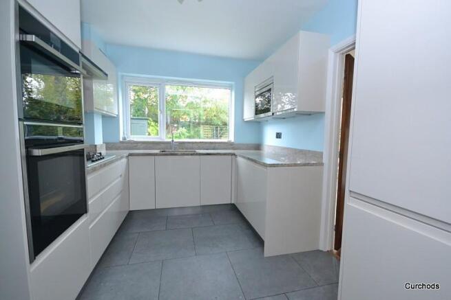 Kitchen (angle 2)
