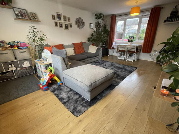 Lounge b.JPG