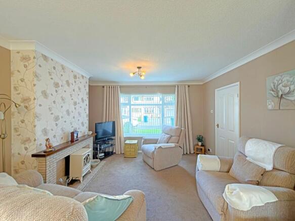 Park Avenue, Wombourne, WV5 photo 4