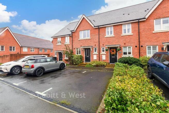 2-bed terraced on High Beeches, Faygate, West Sussex, £251,500