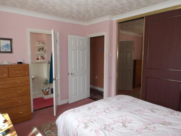 Bedroom 1/Ensuite