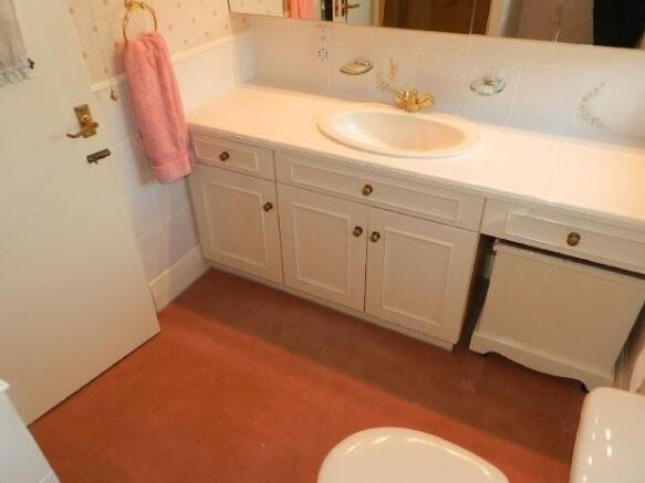 Separate Shower Room