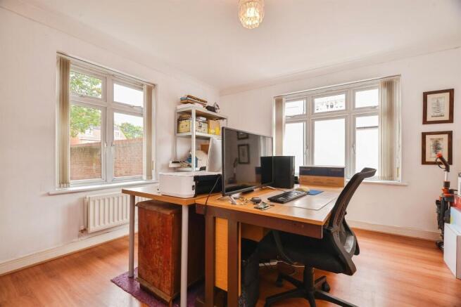 2 bed Ground Flat for sale Image 4