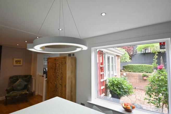 5 bed Detached for sale Image 5