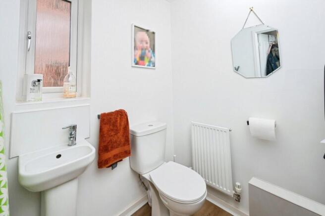 4 bed Detached for sale Image 12