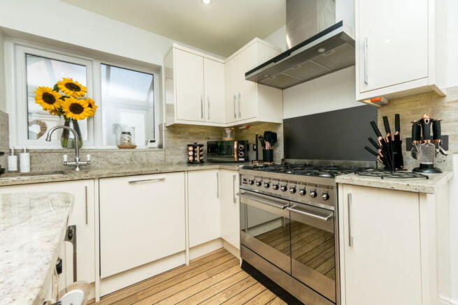 4 bed Detached for sale Image 4