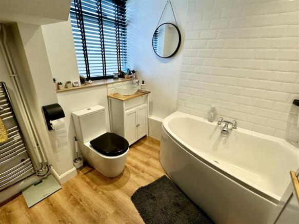 d/s bathroom