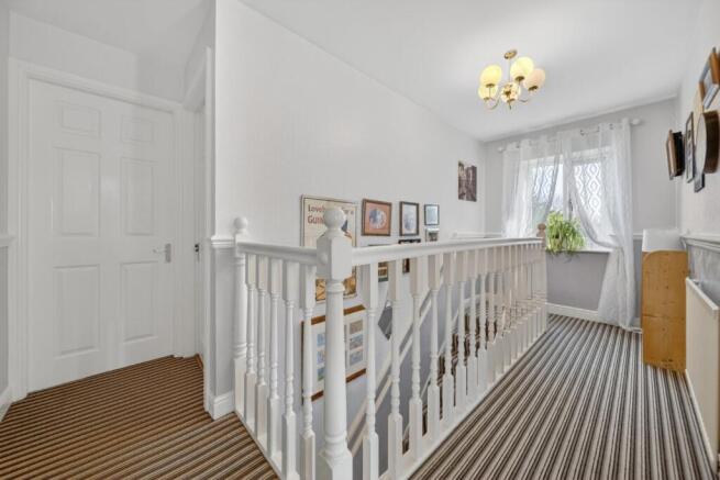 4 bed Detached for sale Image 11