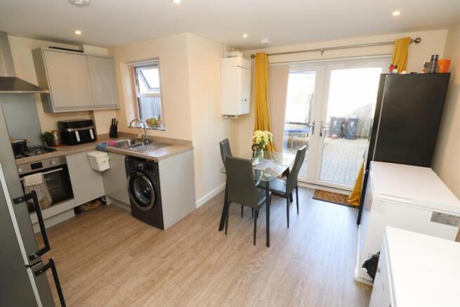 Kitchen / Dining Area