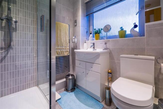 bathroom 2.jpg