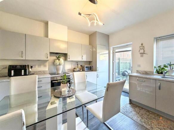 3 bed Terraced for sale Image 6