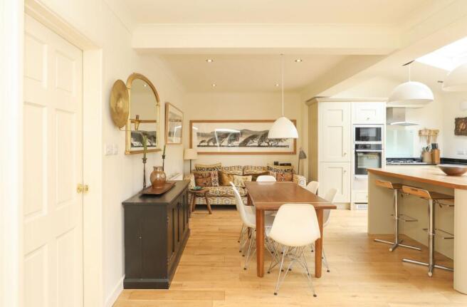 4 bed Semi-Detached for sale Image 7