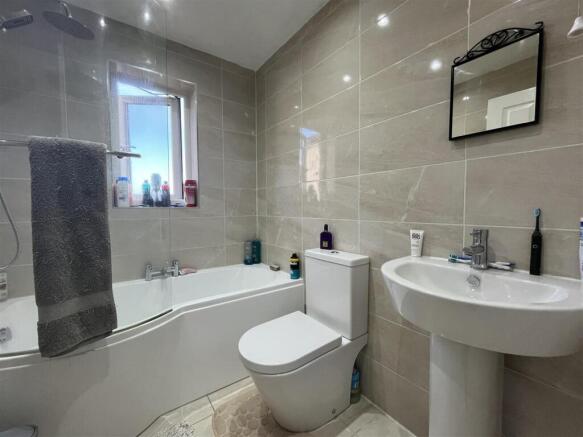 3 bed Semi-Detached for sale Image 4