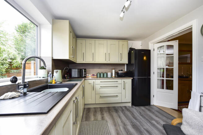4 bed Detached for sale Image 10