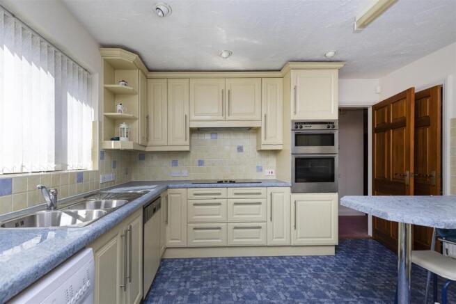 2 bed Detached Bungalow for sale Image 10
