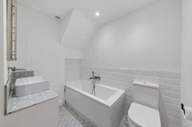 3 bed Terraced for sale Image 10