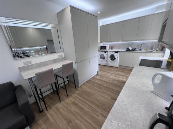 Kitchen 3.jpg