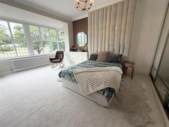 6 bed Semi-Detached for sale Image 12