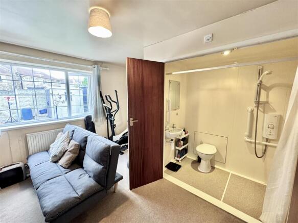 4 bed Semi-Detached for sale Image 6