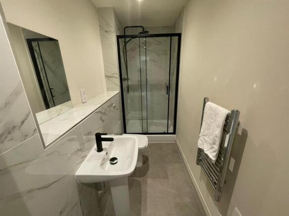 2 bed Apartment to rent Image 7