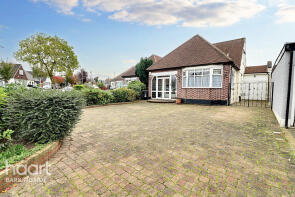 106, Stradbroke Grove, Clayhall, Ilford IG5 0DL