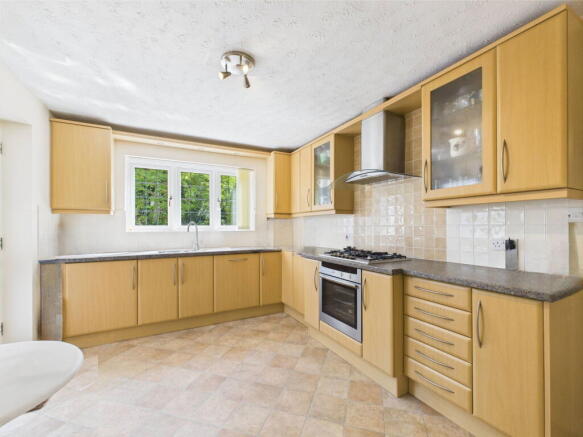Wimbushes, Finchampstead, Wokingham, RG40 photo 4