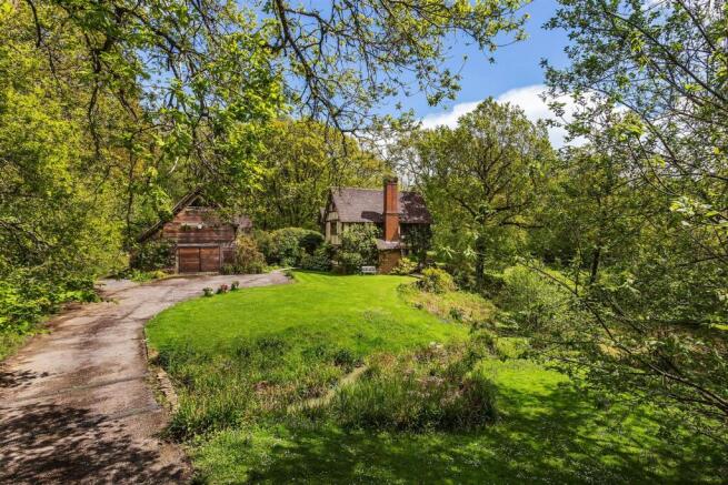 Barhatch Lane, Cranleigh, Surrey, GU6 photo 4