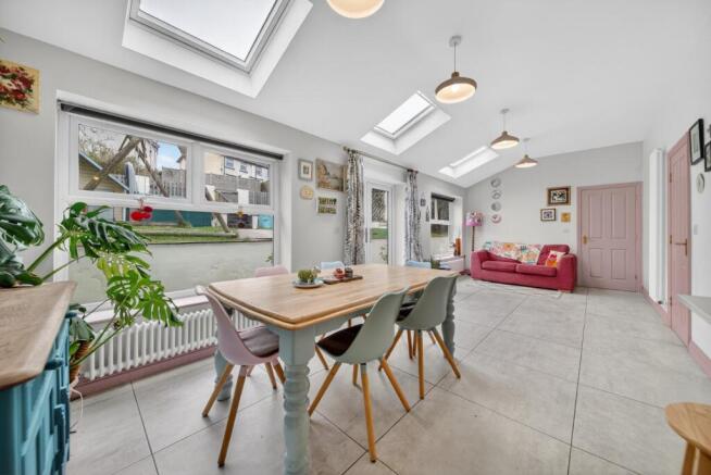 5 bed Semi-Detached for sale Image 7