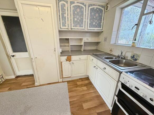 The Close, Portman Road, Pimperne, Dorset, DT11 photo 4