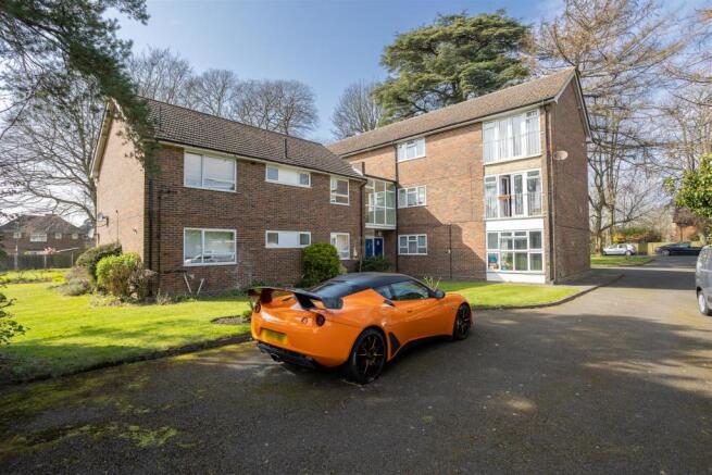 flat-courtlands-crescent-banstead-106.jpg
