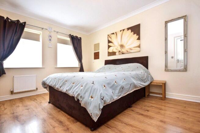 4 bed Detached for sale Image 7